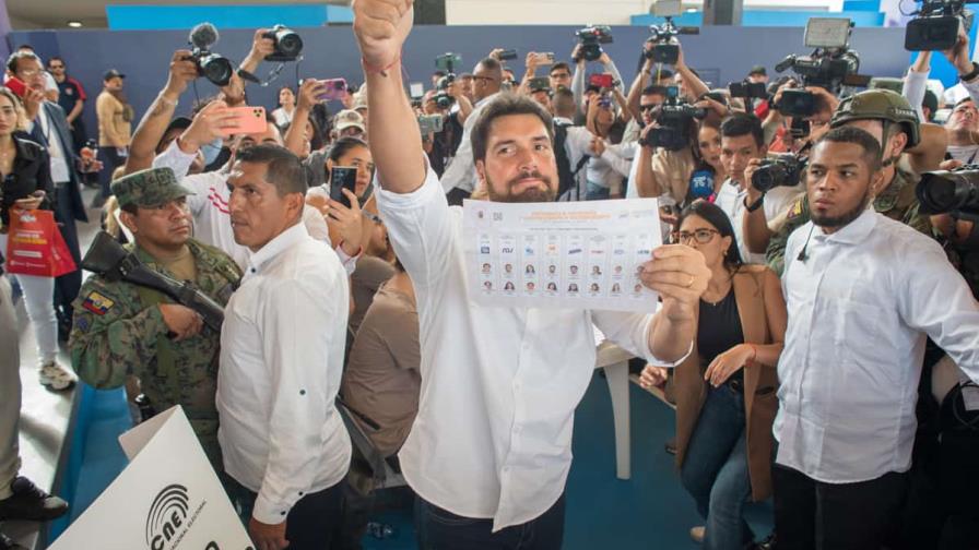Al menos 430 detenidos durante el periodo de votaciones en Ecuador
