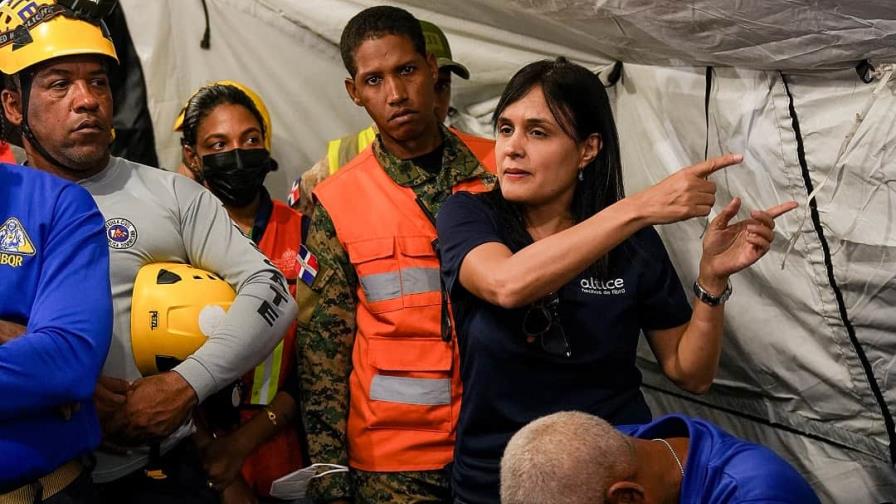 Altice entregó donaciones a equipos de socorro en San Cristóbal por explosión el pasado lunes