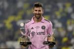 Messi iguala con 44 trofeos a Dani Alves como el futbolista con más trofeos de la historia Messi iguala con 44 trofeos a Dani Alves como el futbolista con más trofeos de la historia