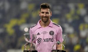 Messi iguala con 44 trofeos a Dani Alves como el futbolista con más trofeos de la historia