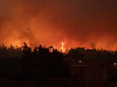 Clima dificulta combate a incendios en Europa