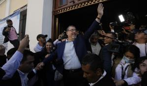Bernardo Arévalo se perfila como el próximo presidente de Guatemala, escrutado el 60 %
