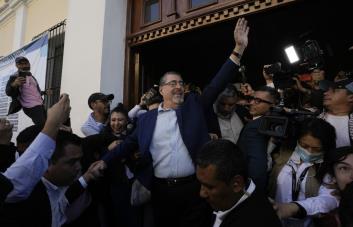 Bernardo Arévalo se perfila como el próximo presidente de Guatemala, escrutado el 60 %