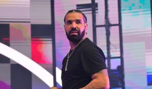 Video | Fanático ataca a Drake con un libro durante su show, pero no contaba con sus reflejos