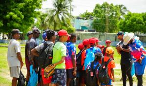 Fenapepro entrega útiles escolares