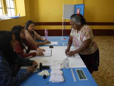 Elecciones en Guatemala | Cierran los centros de votación