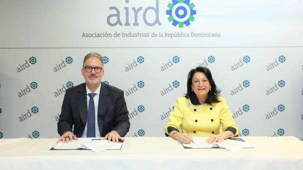 Industrias y MUDE fomentarán desarrollo socio-económico de mujeres, niñas y adolescentes