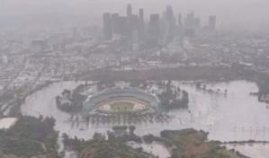 Video |Tormenta Hilary crea un lago alrededor del Dodger Stadium