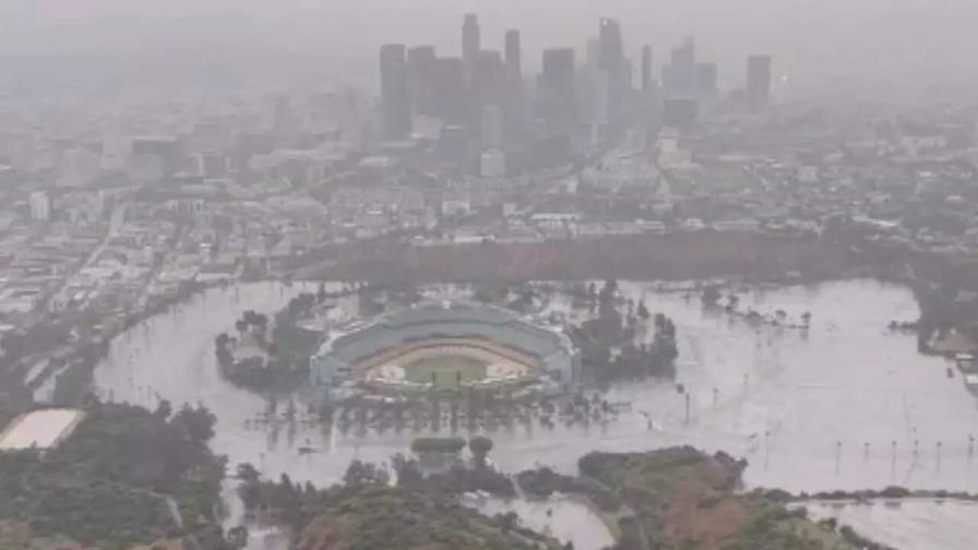 Video |Tormenta Hilary crea un lago alrededor del Dodger Stadium