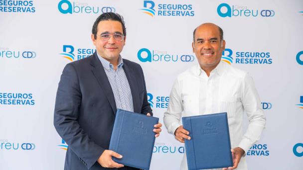 Seguros Reservas firma acuerdo para cobertura de cirugía robótica de última generación