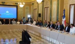 Abinader se reúne con organismos de emergencia por tormenta Franklin