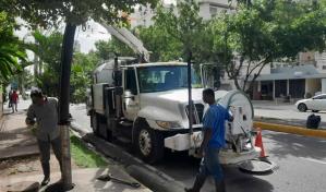 Alcaldía Distrito Nacional limpia alcantarillados ante tormenta Franklin