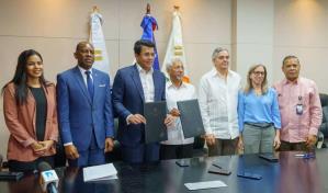 Firman acuerdo para instruir sobre turismo en los centros educativos