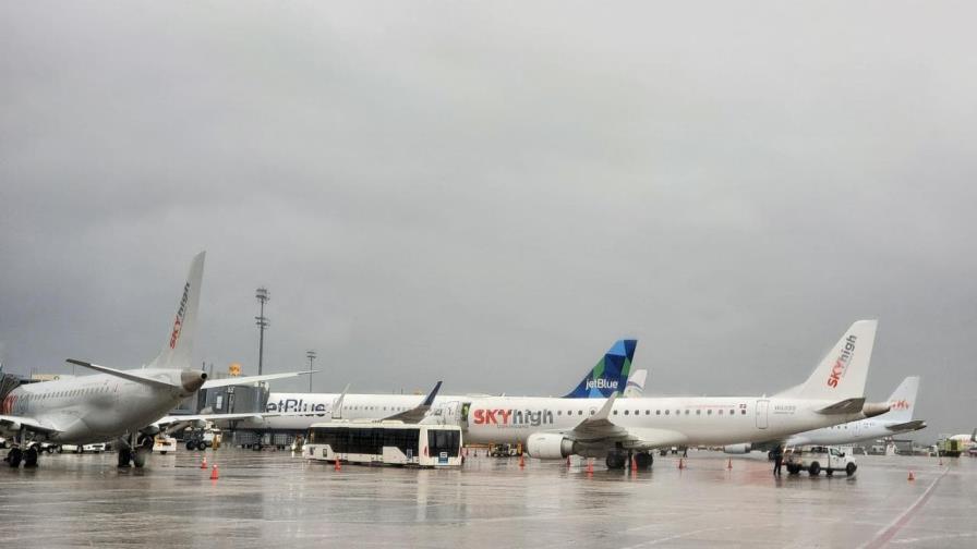 Aeropuertos reanudan operaciones en RD con 22 vuelos cancelados por tormenta Franklin