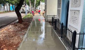 Alcaldía DN reconstruye aceras internas en cementerios Máximo Gómez, Cristo Rey y otros