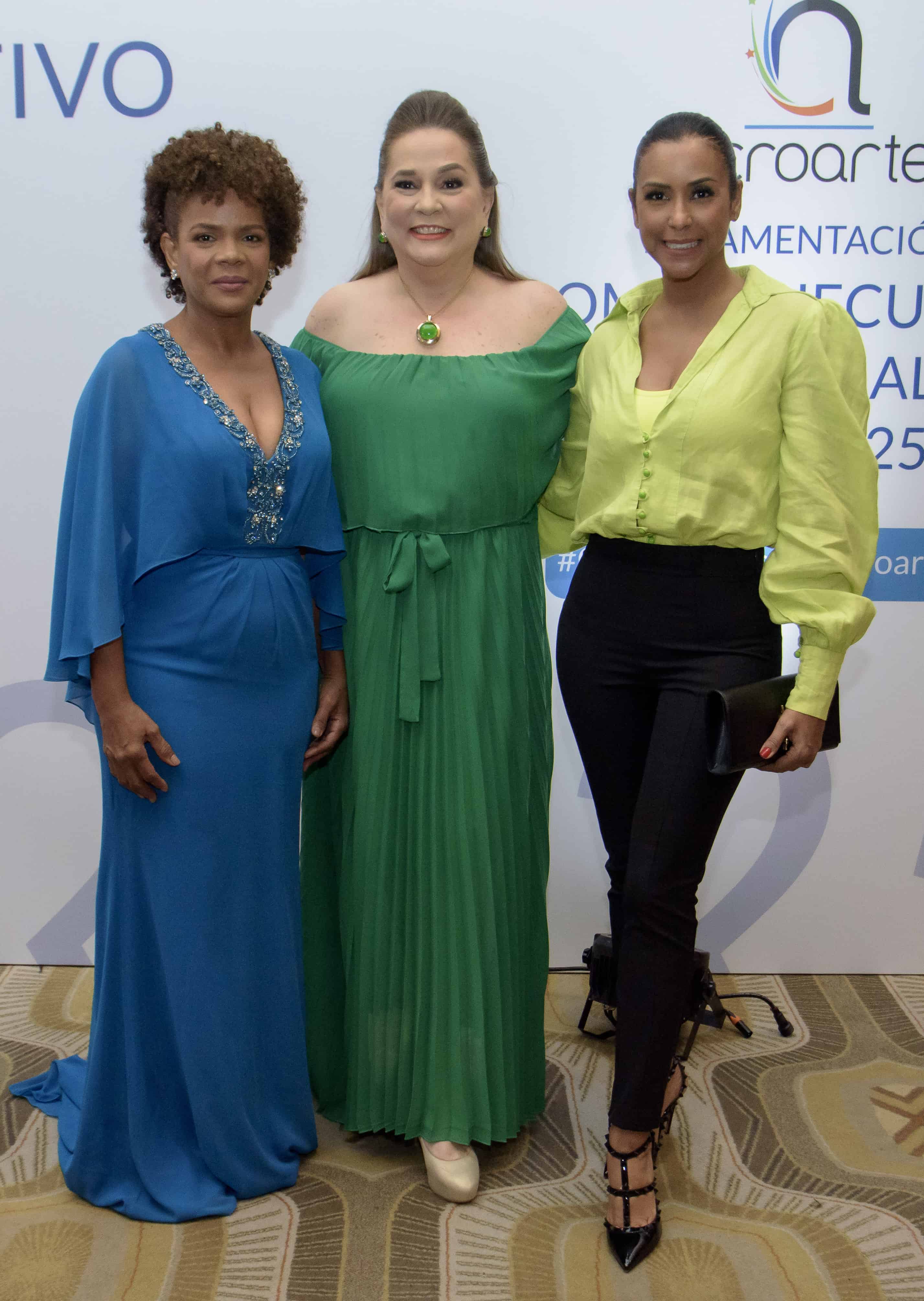 Marivell Contreras, Jatnna Tavarez y Selinée Méndez.