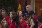 Pedro Sánchez recibe a las campeonas y critica al líder de federación española por beso a jugadora Pedro Sánchez recibe a las campeonas y critica al líder de federación española por beso a jugadora