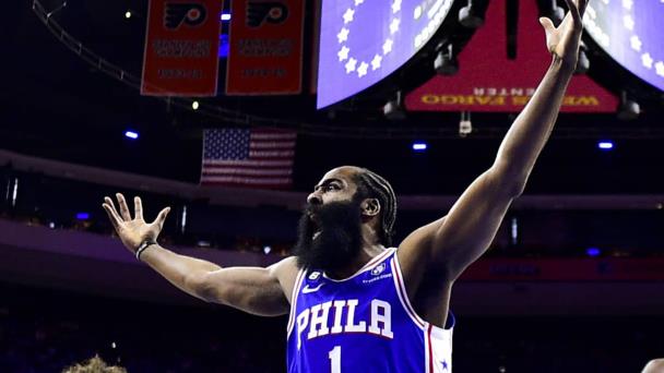 James Harden recibe multa de US$100,000 tras críticas a 76ers