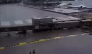 Cae poste del tendido eléctrico en el malecón de San Pedro de Macorís