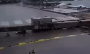 Cae poste del tendido eléctrico en el malecón de San Pedro de Macorís