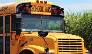 Autobús escolar choca contra camioneta en Ohio y deja 1 niño muerto y 23 heridos