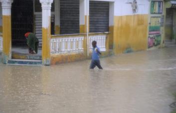 Elevan a 24 las provincias en alerta roja por paso de la tormenta Franklin