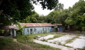 Residentes de Mesopotamia, en San Juan, se niegan a refugiarse ante paso de tormenta Franklin