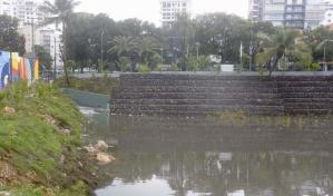 Unos 24 succionadores de agua despejan peligro en lagunas del Parque Ambiental Urbanización Fernández
