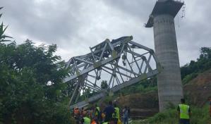 Cerca de una veintena de muertos en India al derrumbarse un puente ferroviario en construcción