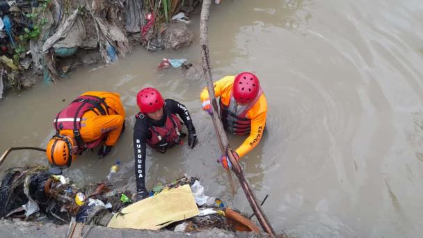 Defensa Civil busca hombre se habría lanzado a cañada Guajimía en Santo Domingo Oeste