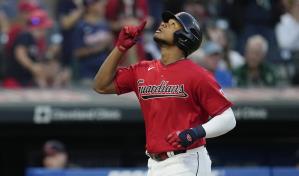 Con jonrón de Calhoun, Guardianes ganan por 8-3 y frenan a Dodgers