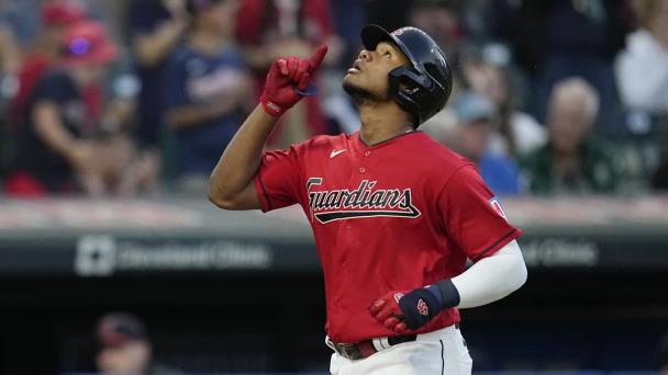 Con jonrón de Calhoun, Guardianes ganan por 8-3 y frenan a Dodgers