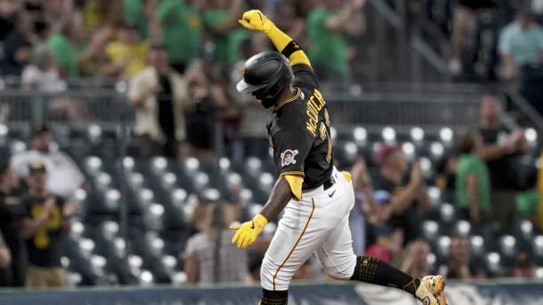 Piratas doblegan 6-3 a Cardenales con jonrón de McCutchen