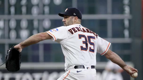 Tucker dispara jonrón para respaldar a Verlander; Astros vencen a Medias Rojas
