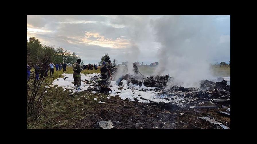 Rescatan ocho cadáveres en el lugar del siniestro de avión privado en el centro de Rusia