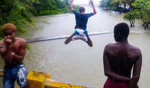 En fotos: Tormenta Franklin en República Dominicana, fuertes lluvias e imprudencia