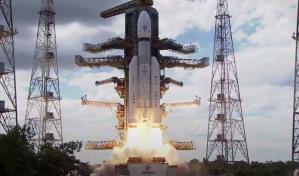 La misión espacial de la India logra con éxito alunizar