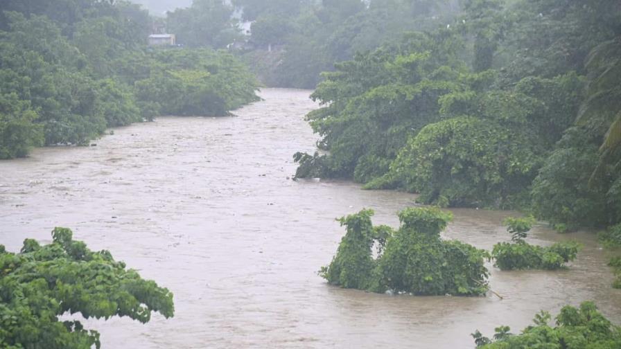 Buscan adolescente que se lanzó al río Nigua, en San Cristóbal