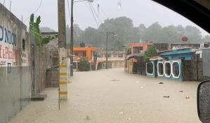 Barrios de Manoguayabo inundados por tormenta Franklin y con pobre apoyo de autoridades
