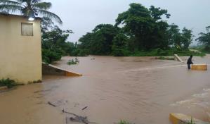 Tormenta Franklin provoca desvío de un puente colapsado en Higüey