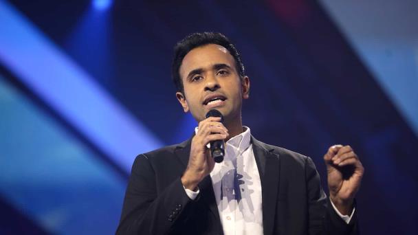 Jóvenes votantes eligen a Vivek Ramaswamy como su candidato favorito