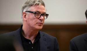 Juez niega a Alec Baldwin su petición de desestimar una demanda civil en el caso Rust