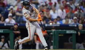 Debut memorable de DeJong en triunfo de Gigantes, 8-6 sobre Filis