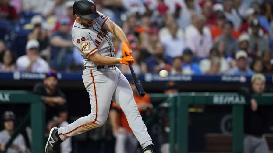 Debut memorable de DeJong en triunfo de Gigantes, 8-6 sobre Filis