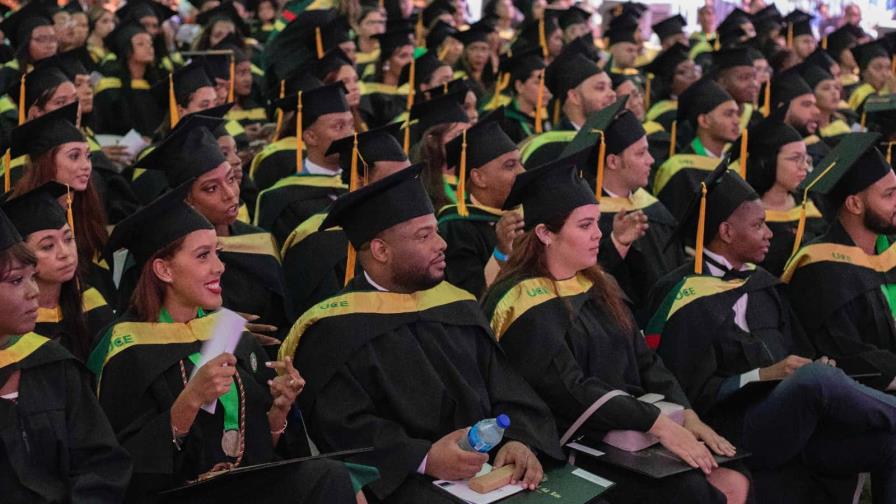 Universidad Central del Este entrega 432 nuevos profesionales en su graduación número 143