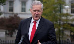 El exjefe de gabinete de Trump se entrega en una cárcel de Georgia