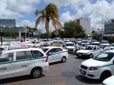 Conductores se enfrentan por control de pasajeros en México