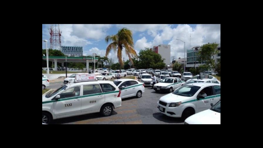 Conductores se enfrentan por control del transporte de turistas en Aeropuerto de Cancún, México