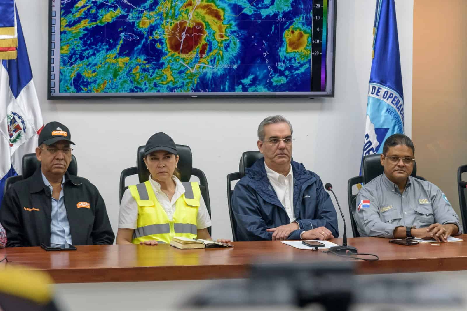 El presidente Luis Abinader encabezó la rueda de prensa sobre las incidencias de la tormenta realizada en el COE tras paso de tormenta Franklin.