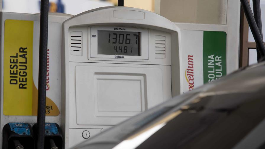 Gobierno mantiene invariables precios de los combustibles de mayor consumo de la ciudadanía